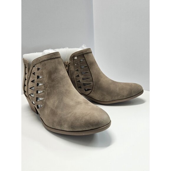 Camel low-rise stacked ankle bootie Women Size 10 Lasser Cut And Zip Up, Comfort - Picture 2 of 16